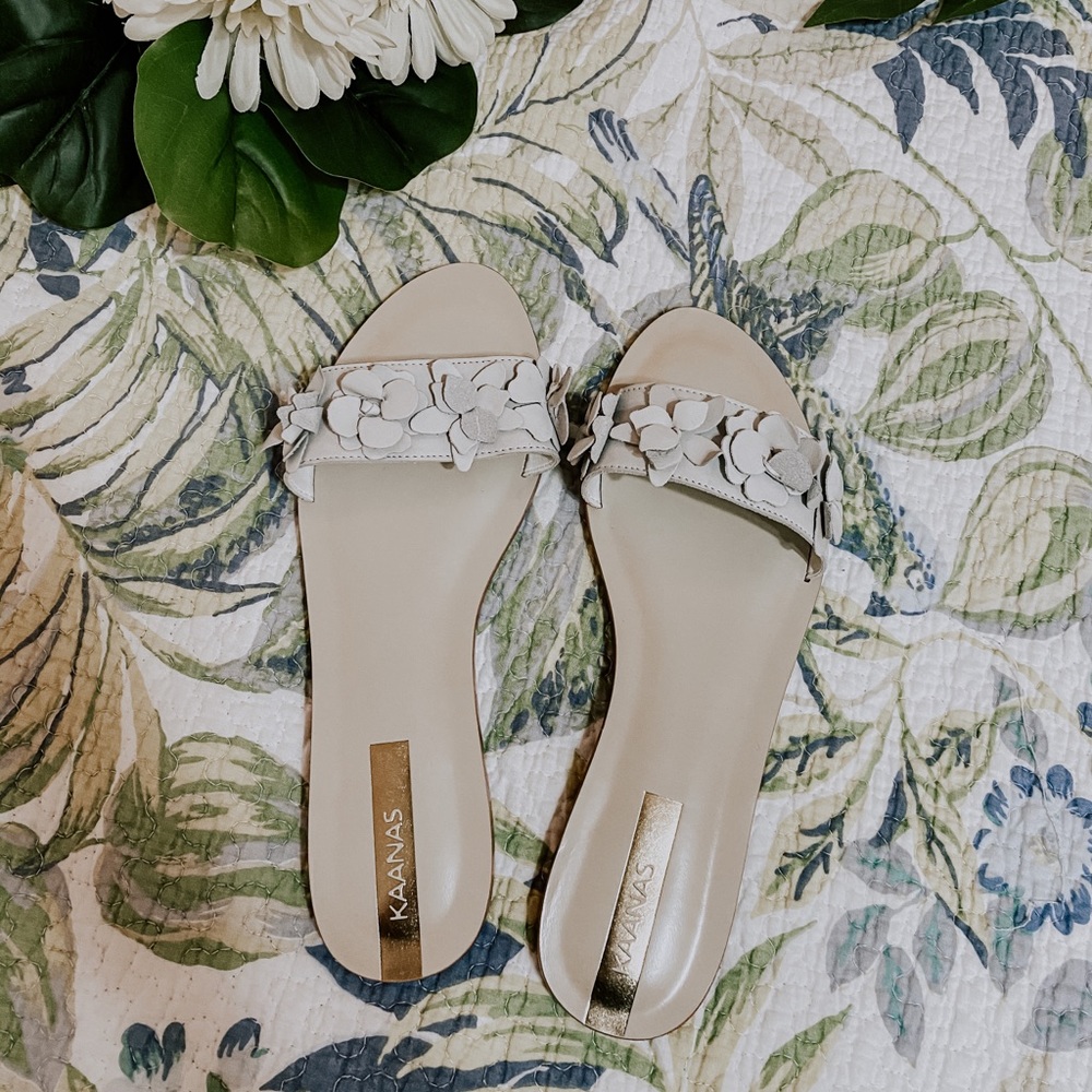 Kaanas White Sandals